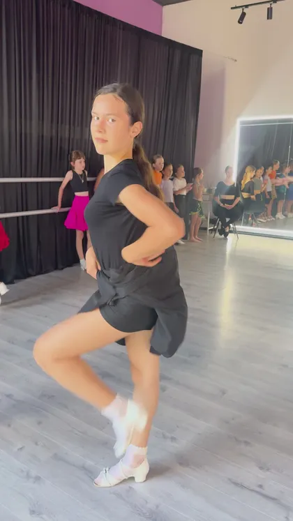 Заняття групи «Середня група» у студії Dance Style VDN