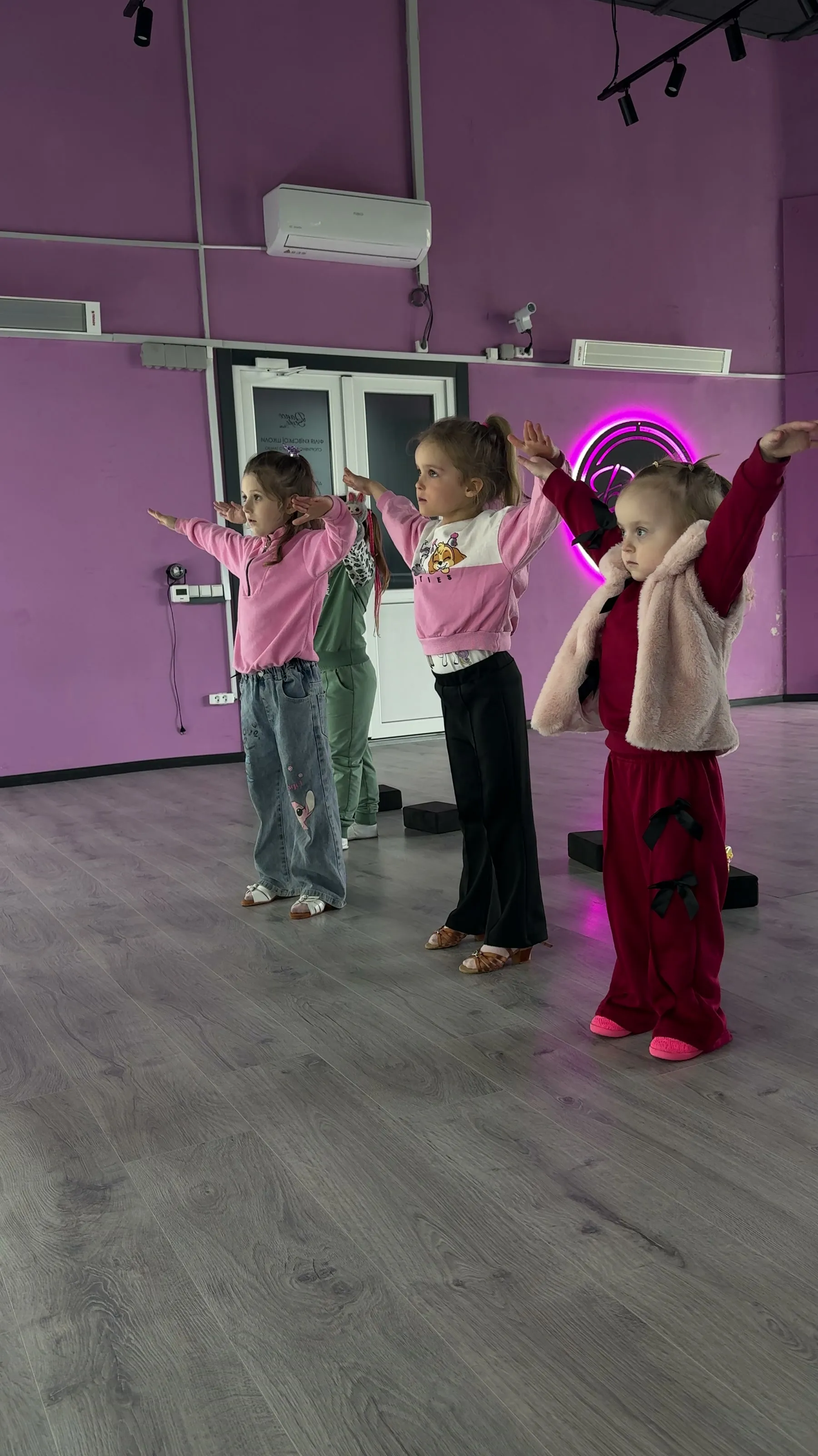 Малюки на занятті бального танцю в студії Dance Style VDN